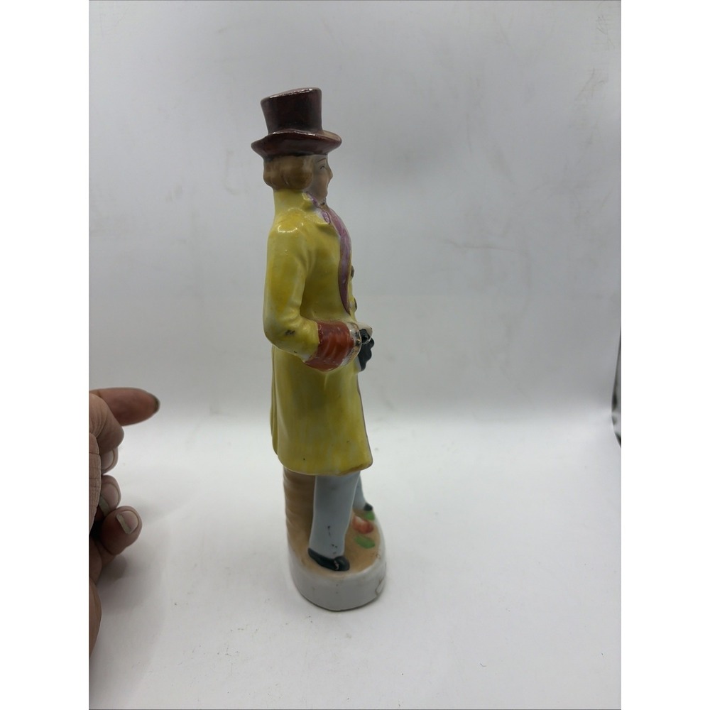 VINTAGE PORCELEIN GENTLEMAN w/ UMBRELLA FIGURINE JAPAN. - Picture 4 of 7